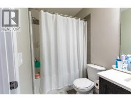 99 Hillcrest Close SW - photo 3