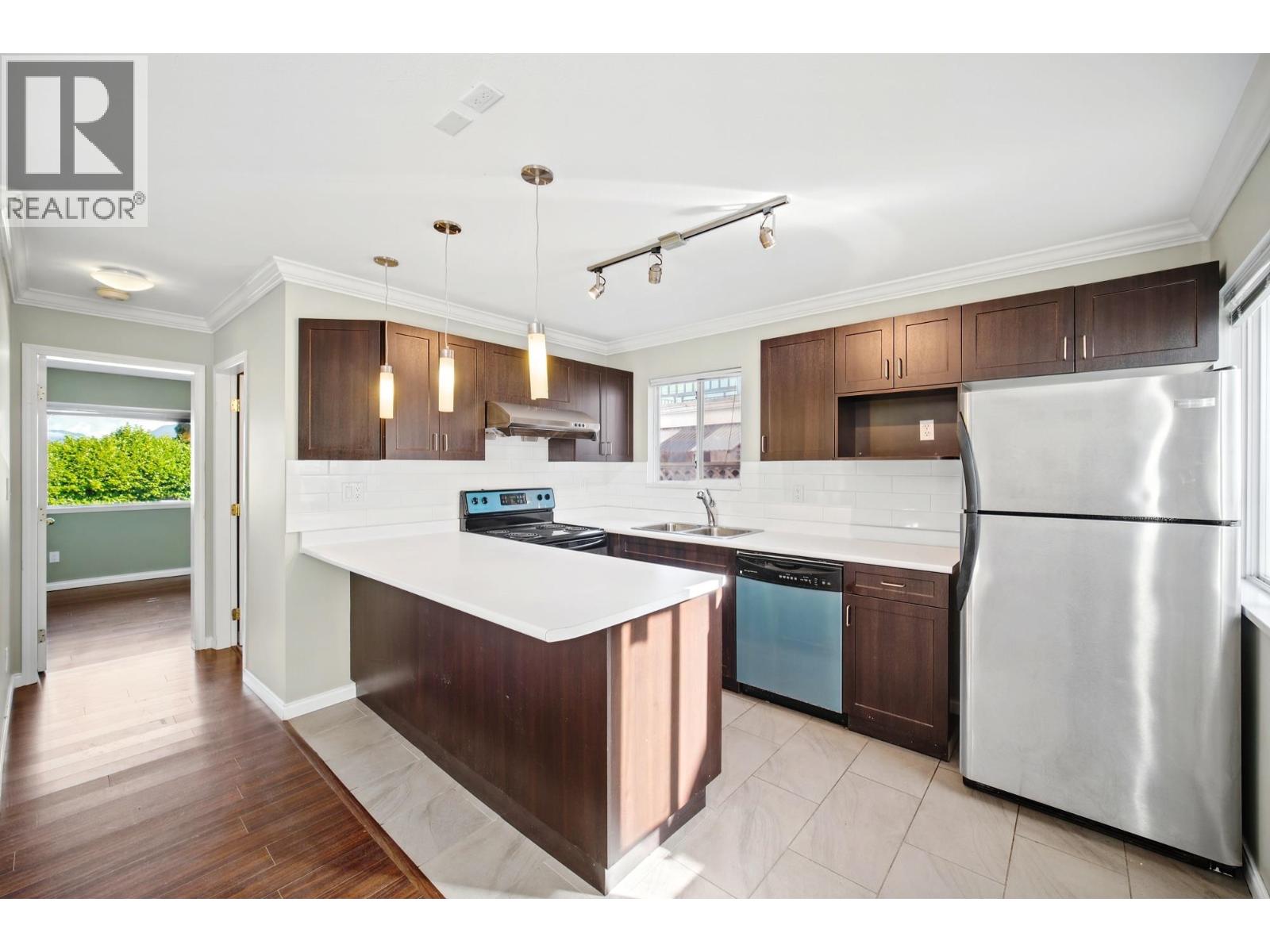 Photo of 4810 MAITLAND STREET 18
