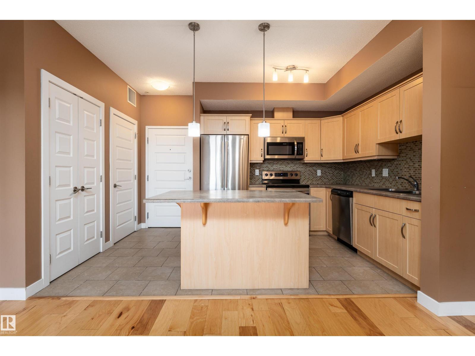 #210 8730 82 AV NW - 22