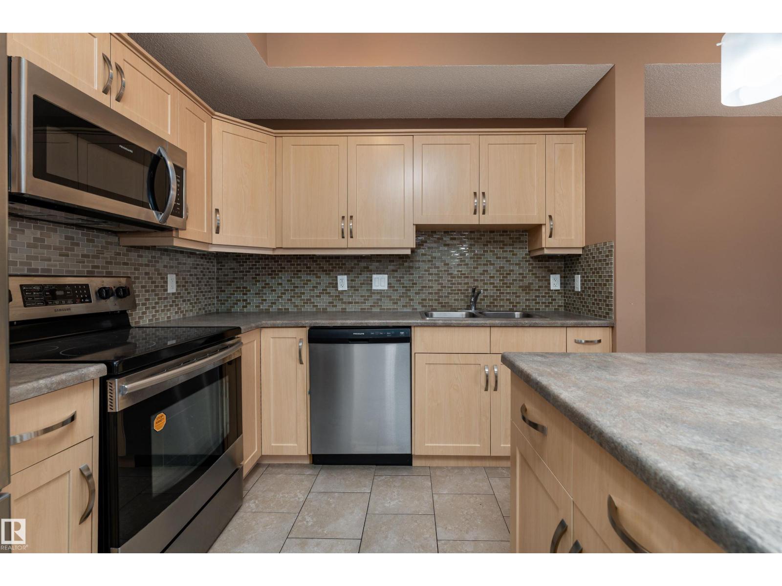 #210 8730 82 AV NW - 25