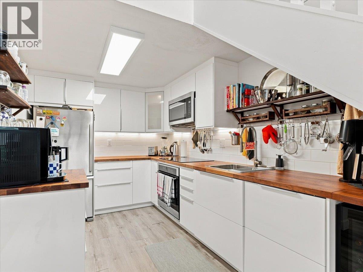 16 1620 BALSAM STREET, Vancouver - Image 1