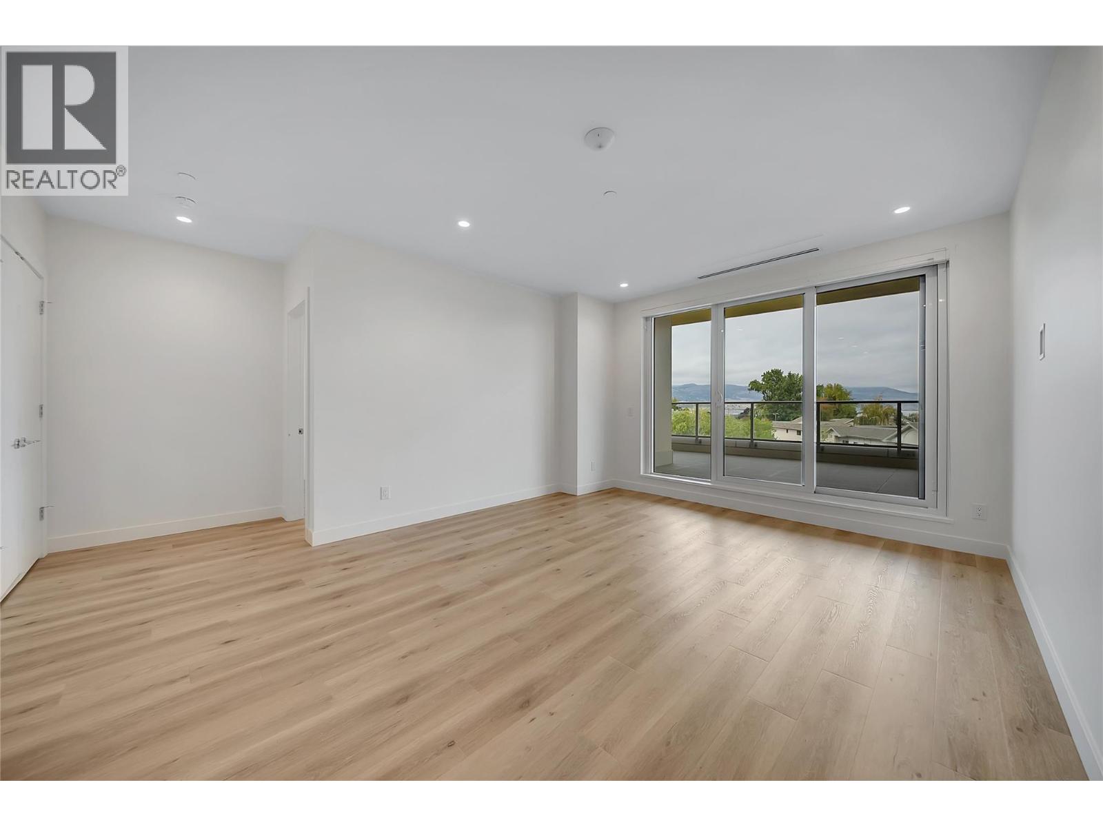 3300 Lakeshore Drive Unit# 418, Kelowna