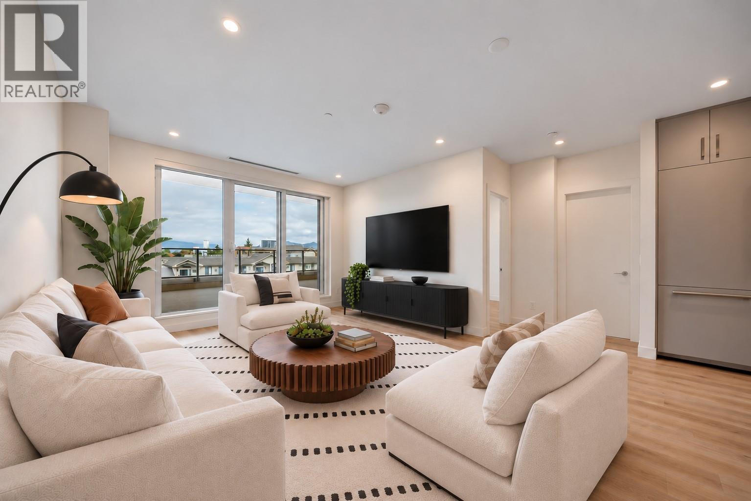 3300 Lakeshore Drive Unit# 418, Kelowna