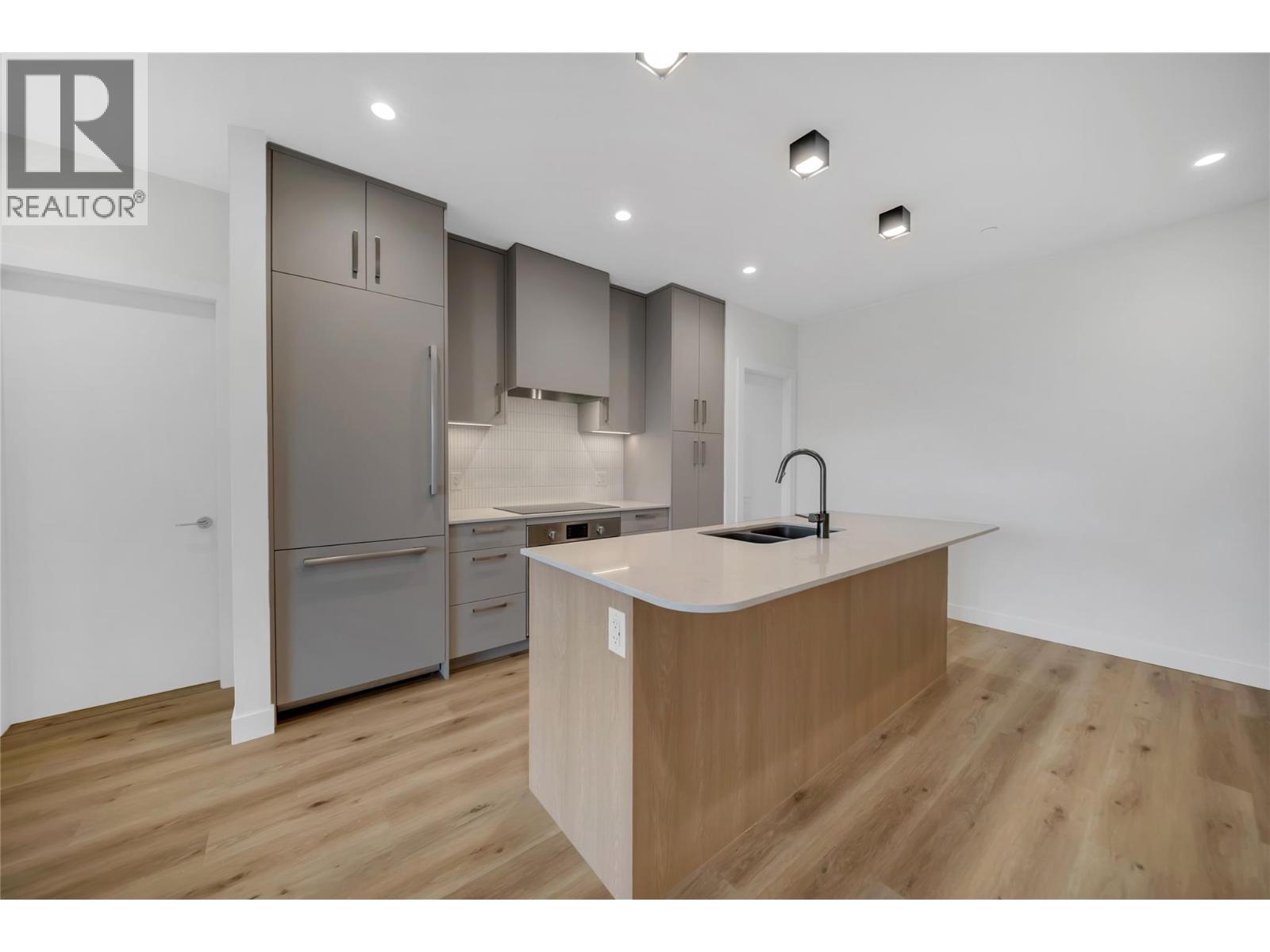 #418 3300 Lakeshore Drive - 19