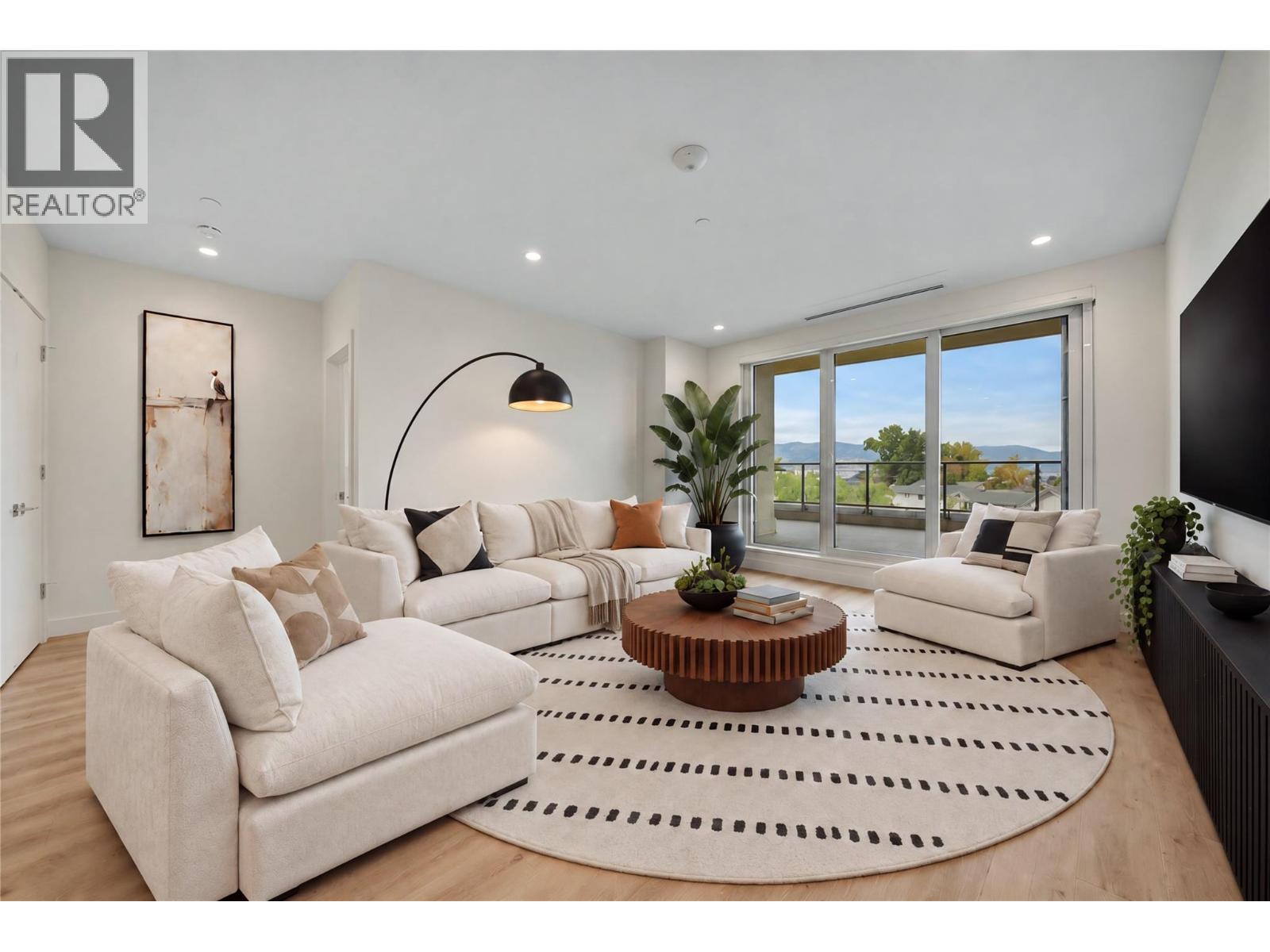 #418 3300 Lakeshore Drive - 2