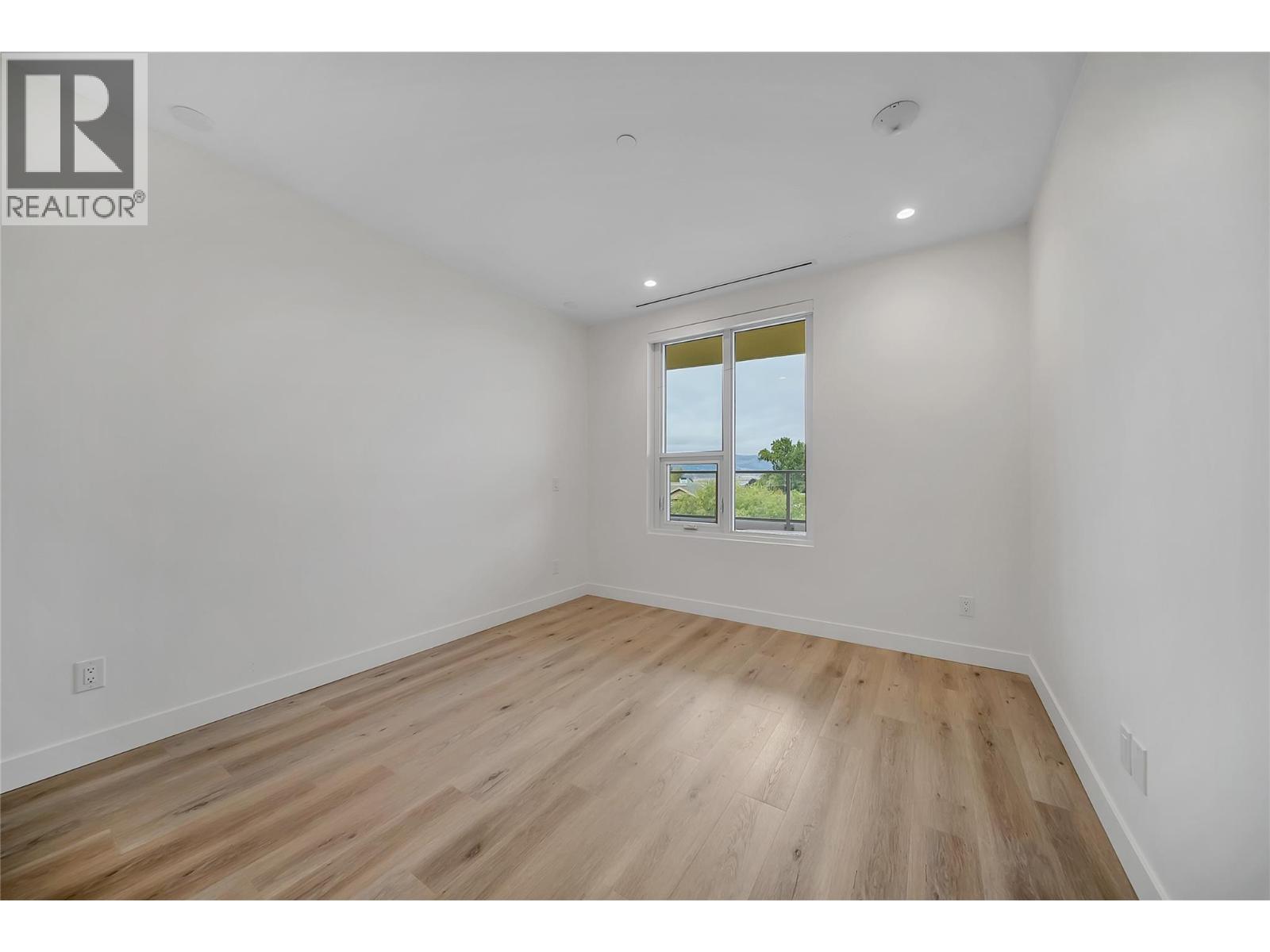 #418 3300 Lakeshore Drive - 22