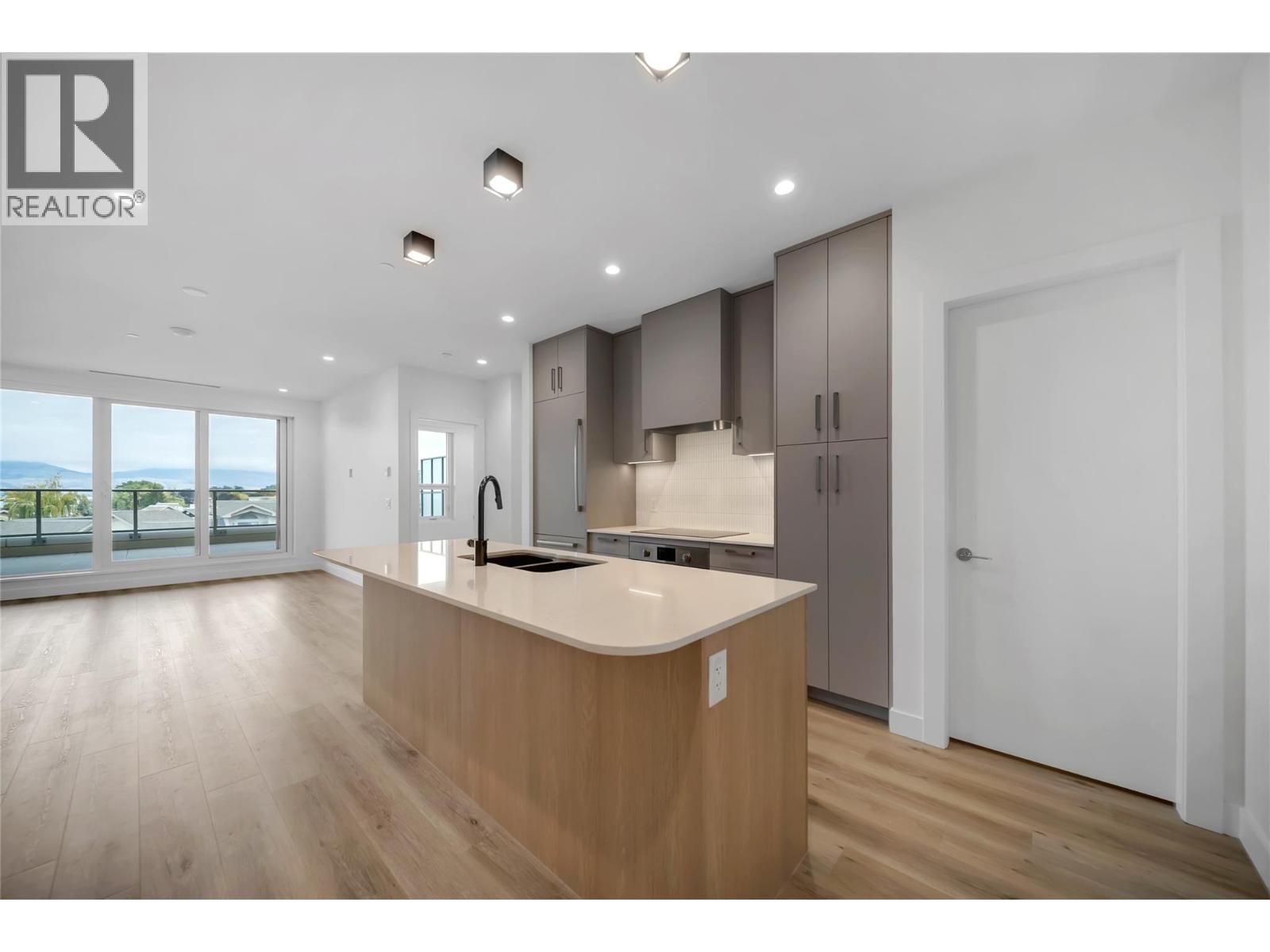 3300 Lakeshore Drive Unit# 418, Kelowna