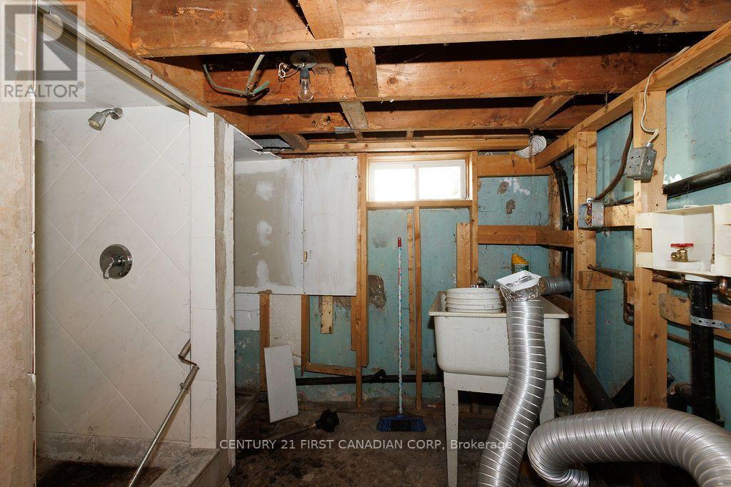 13 Springbank Drive — photo 34