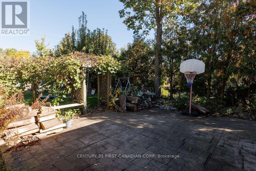 13 Springbank Drive — photo 28