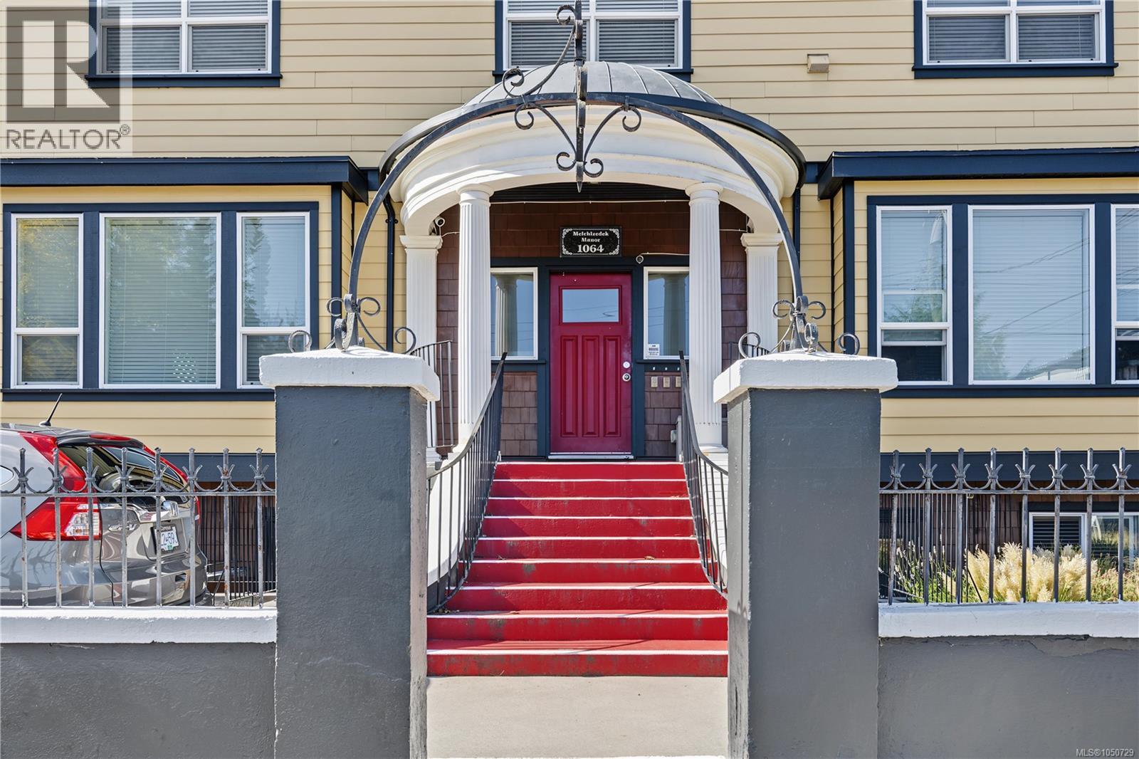 1064 Beverley Pl, Victoria - Image 1