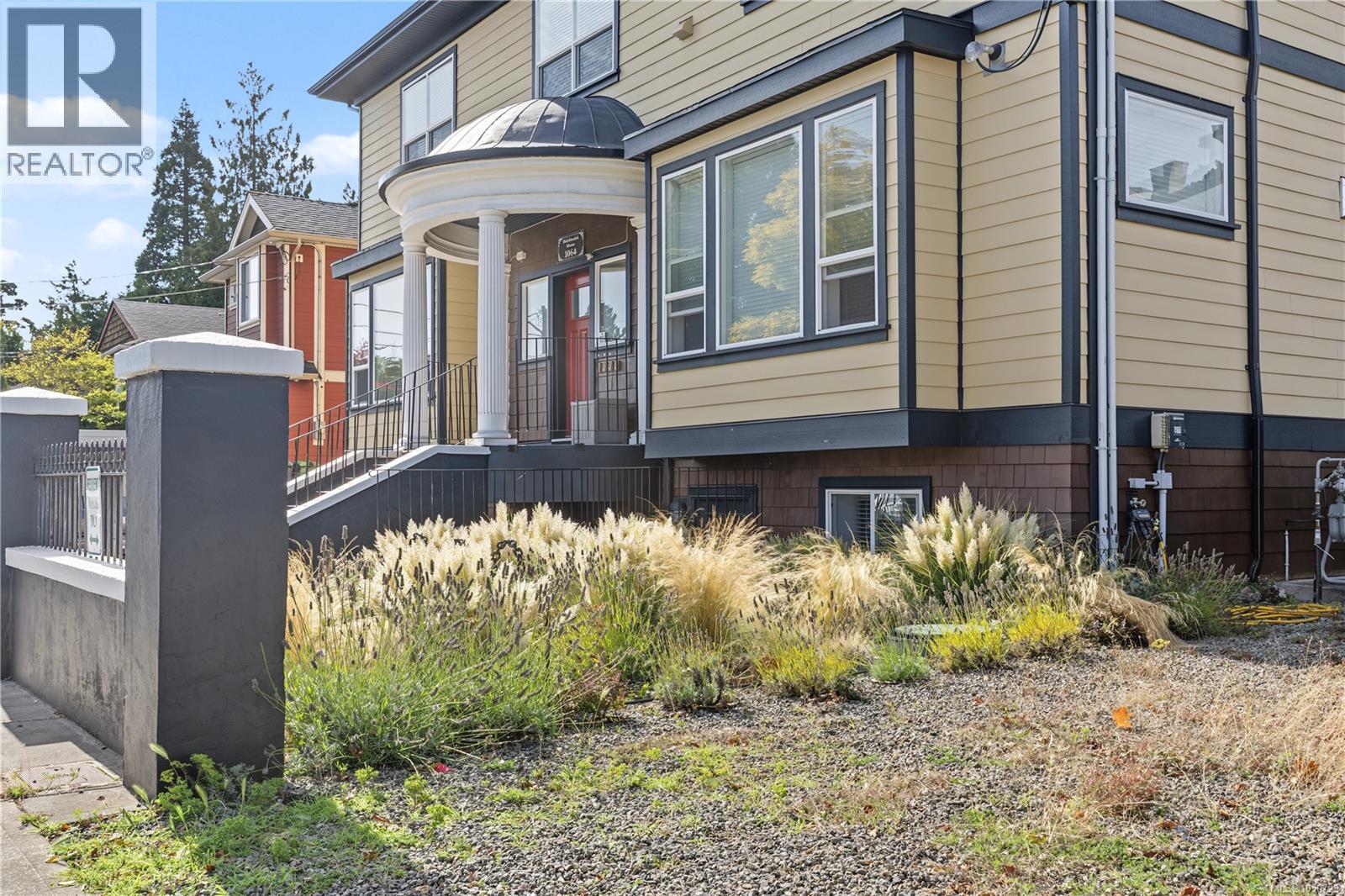 1064 Beverley Pl, Victoria - Image 1