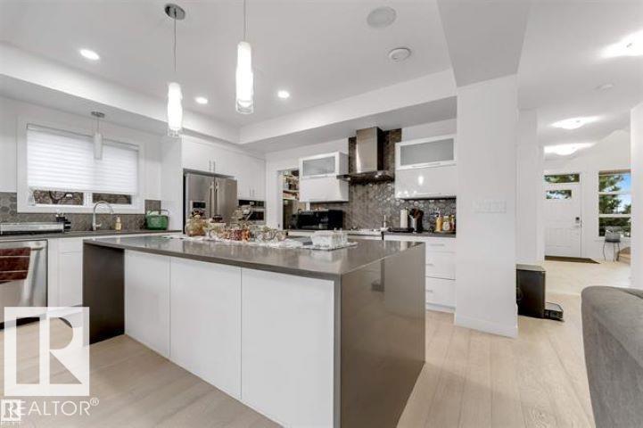 718 CHARLESWORTH WY SW - 13
