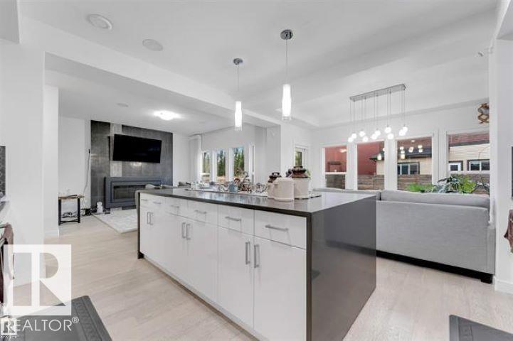 718 CHARLESWORTH WY SW - 14