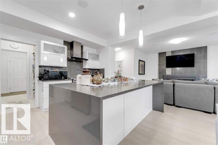 718 CHARLESWORTH WY SW - 15