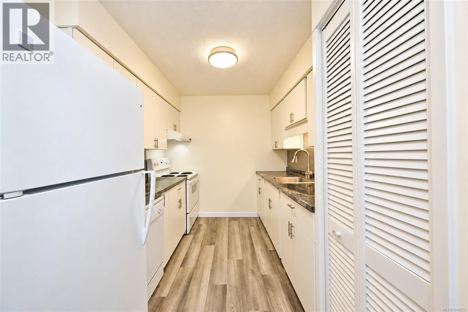 #16 278 Island Hwy - 16