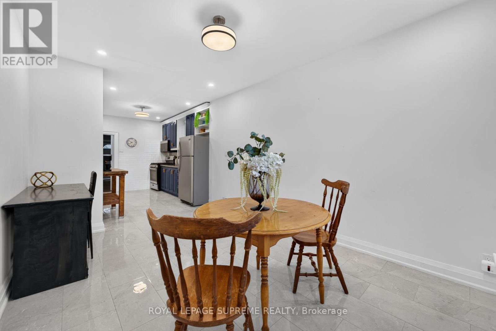 626 Manning Avenue, Toronto, ON photo 14
