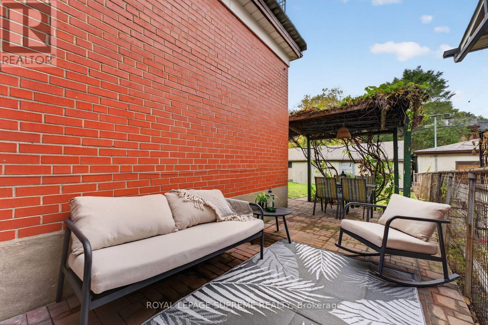 626 Manning Avenue, Toronto, ON photo 36
