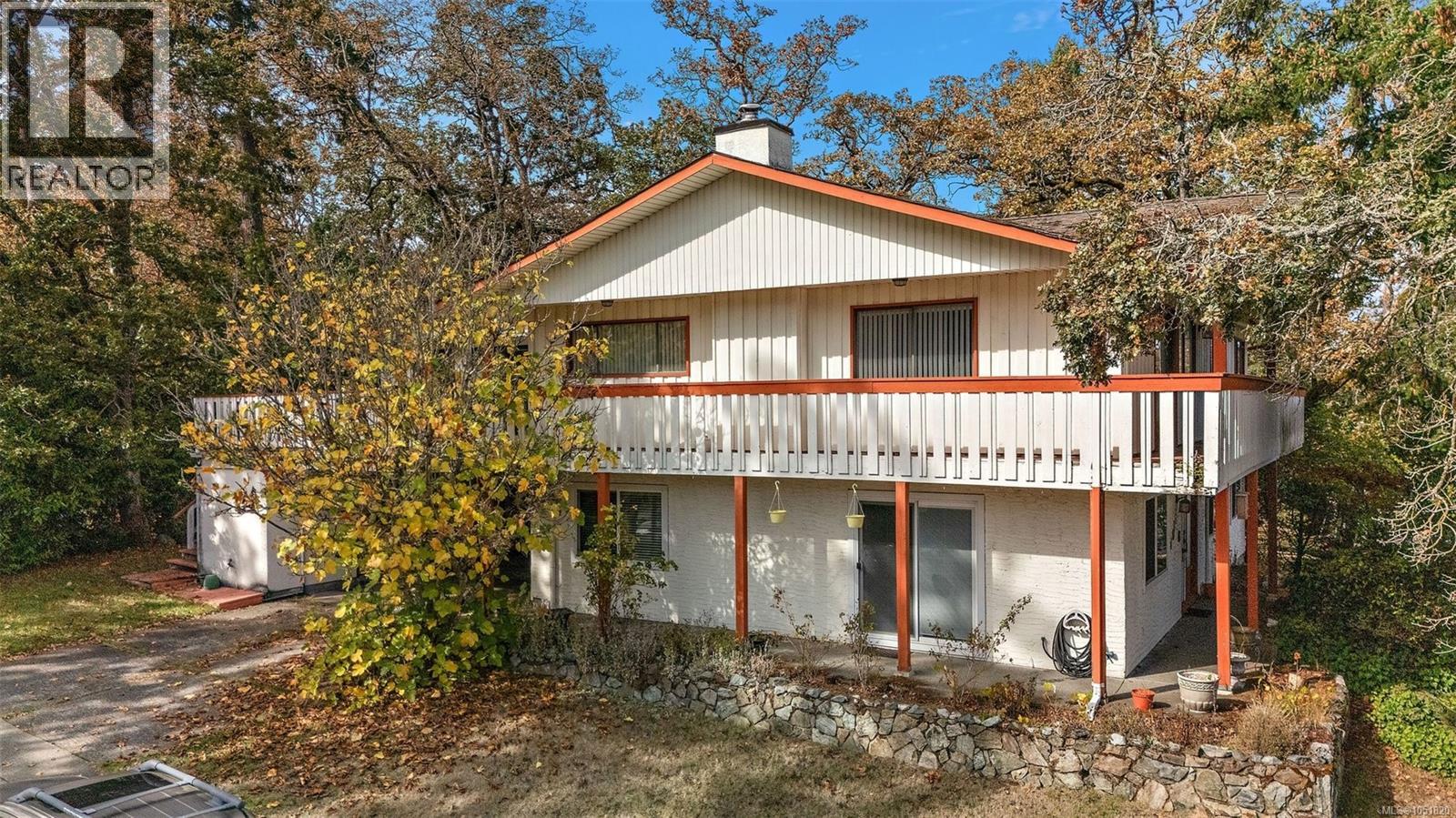4086 Quadra St - 1