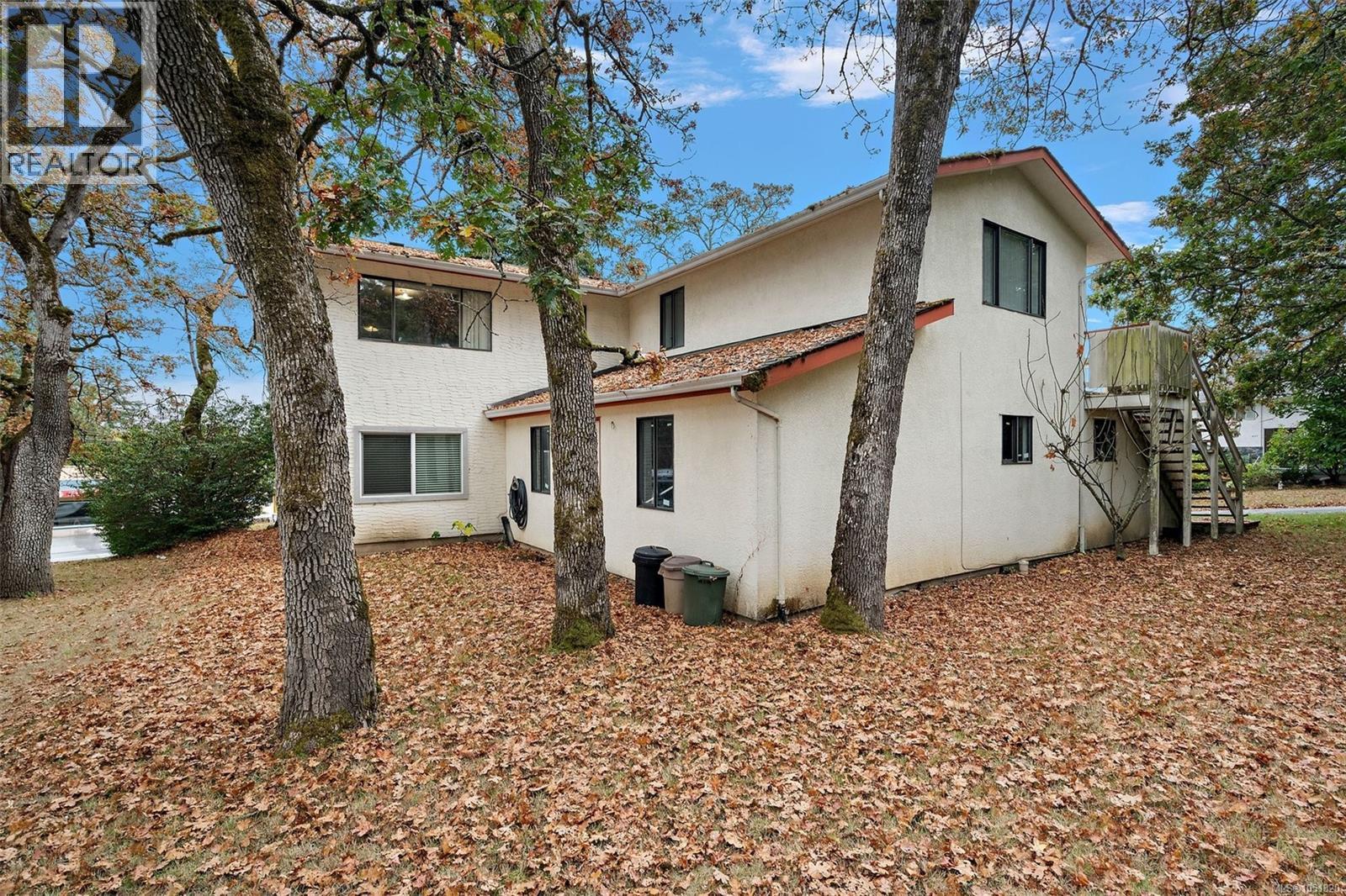4086 Quadra St - 17
