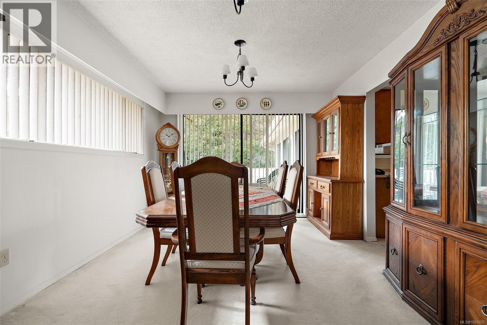 4086 Quadra St - 23