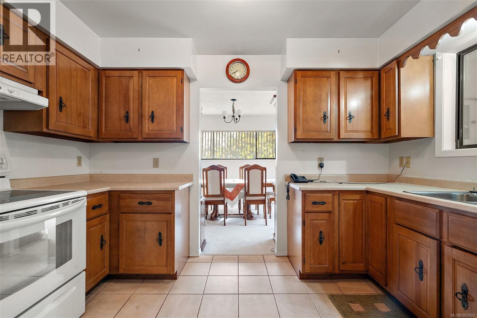 4086 Quadra St - 24
