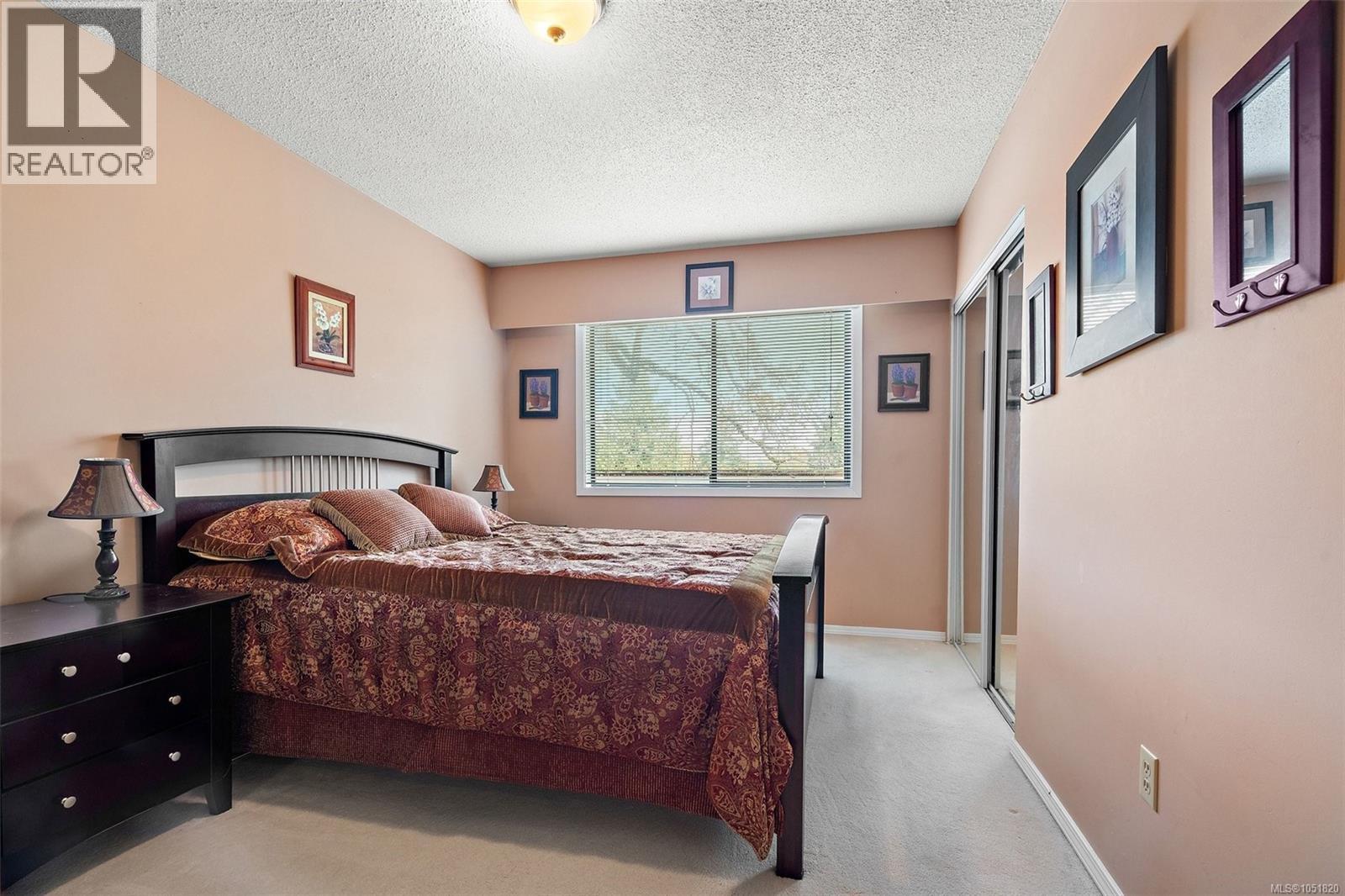 4086 Quadra St - 33
