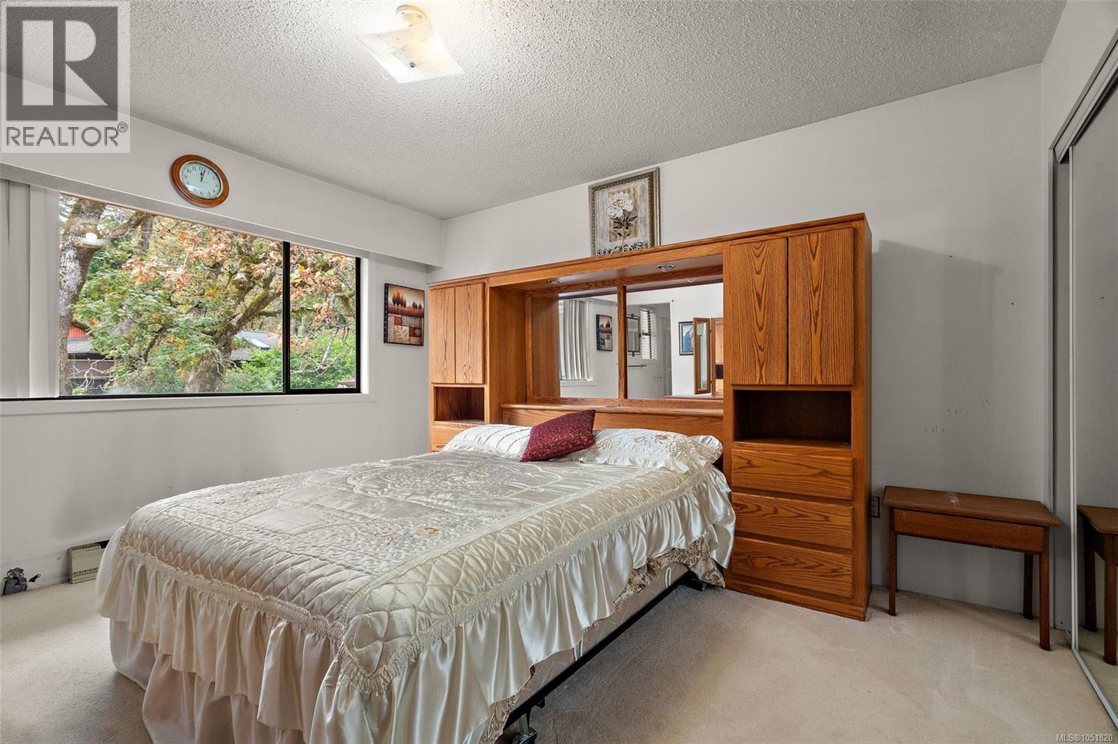 4086 Quadra St - 34