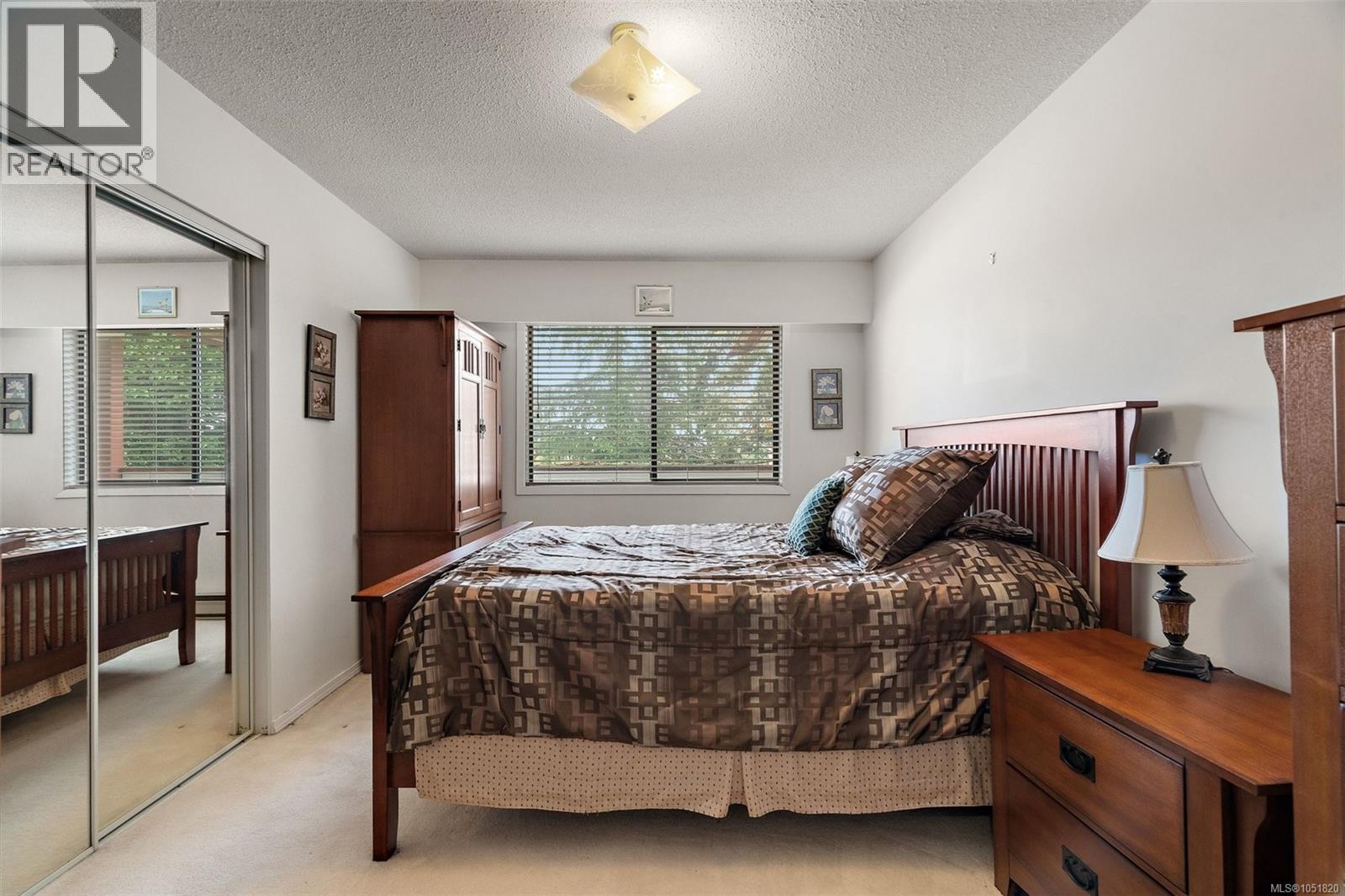 4086 Quadra St - 37