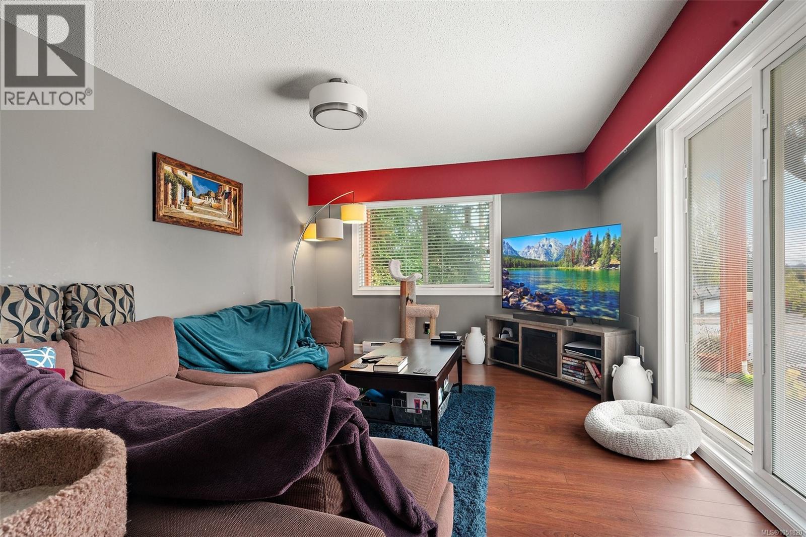 4086 Quadra St - 5