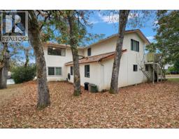 Entrance - 4086 Quadra St, Saanich, BC V8X1K6 Photo 17