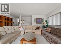 Living room - 4086 Quadra St, Saanich, BC V8X1K6 Photo 21