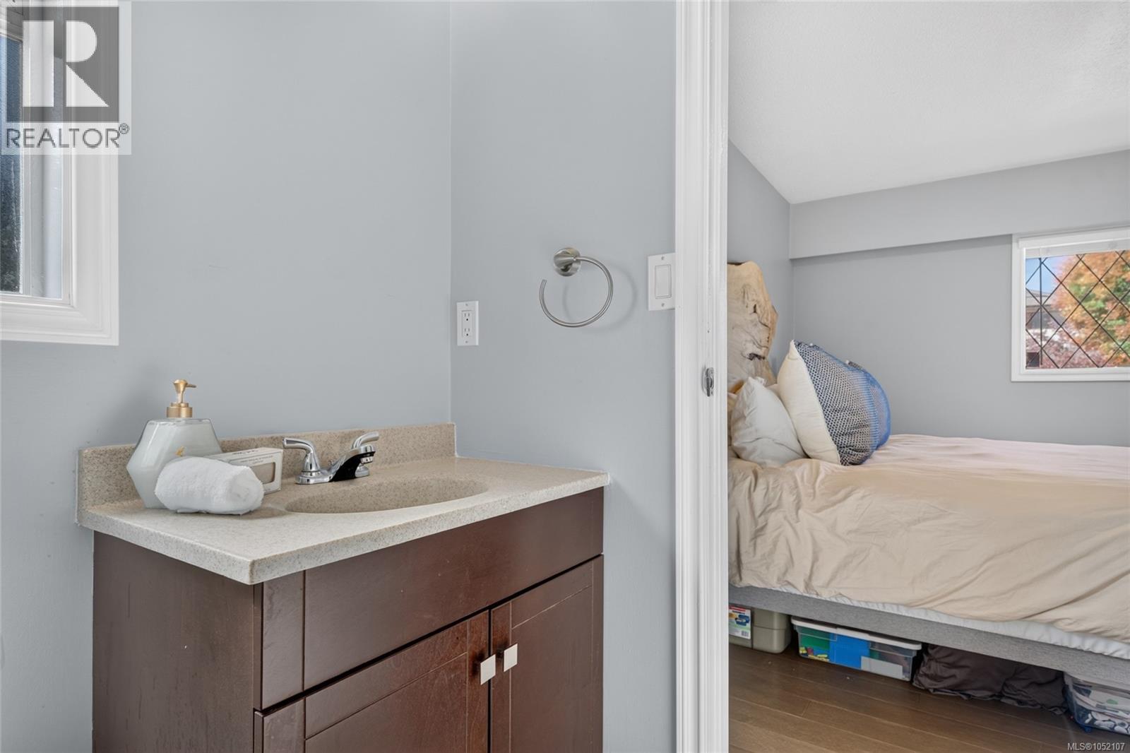 4291 Burbank Cres - 22
