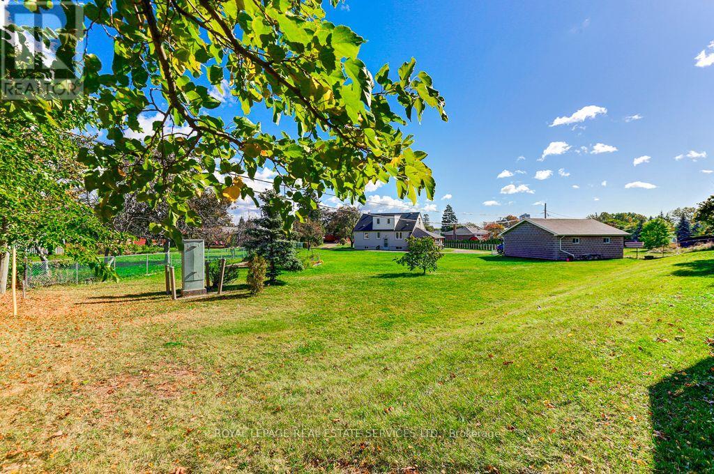1695 Coram Crescent — photo 25