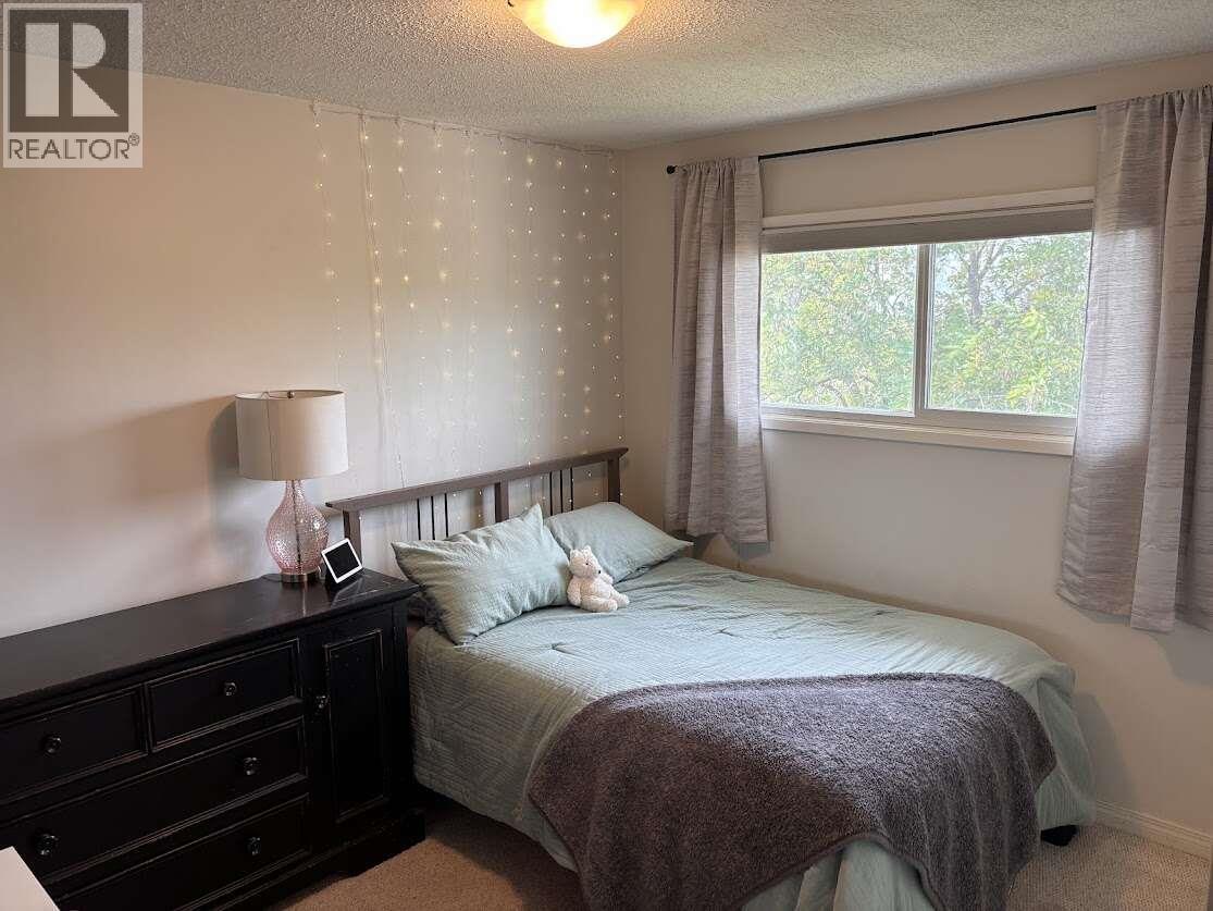 725 Ross Avenue - 11