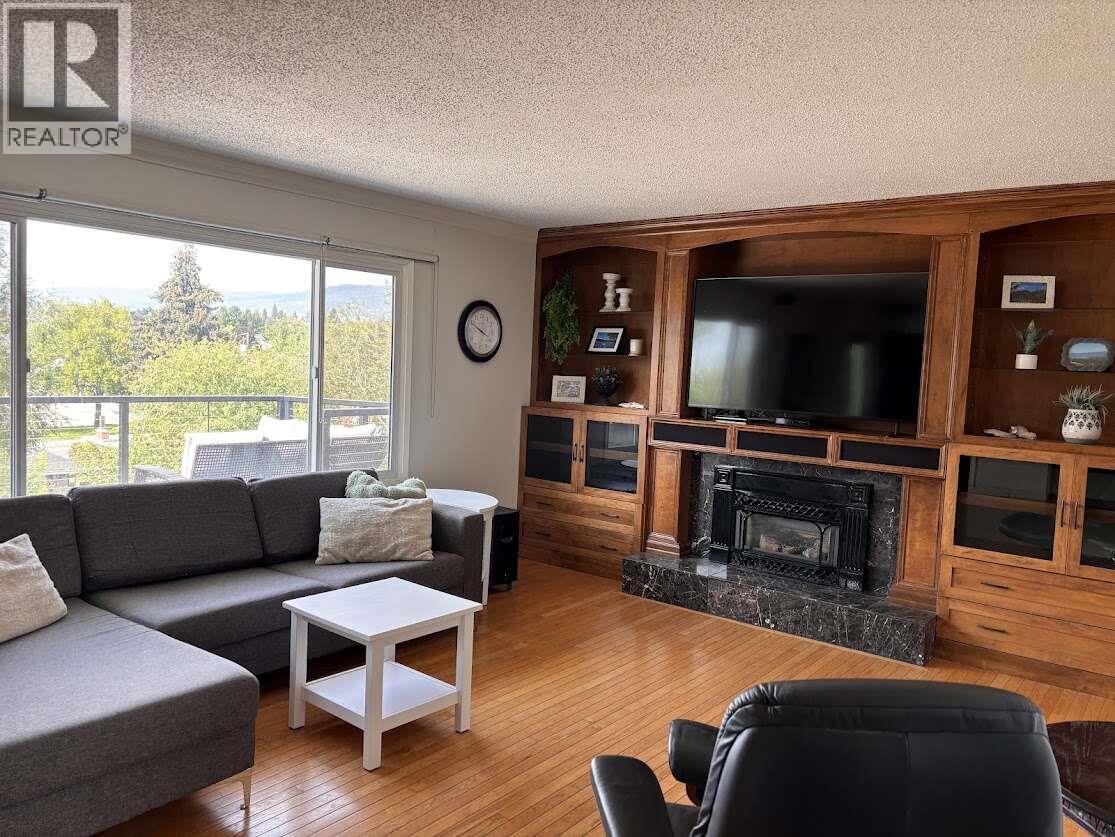 725 Ross Avenue - 6