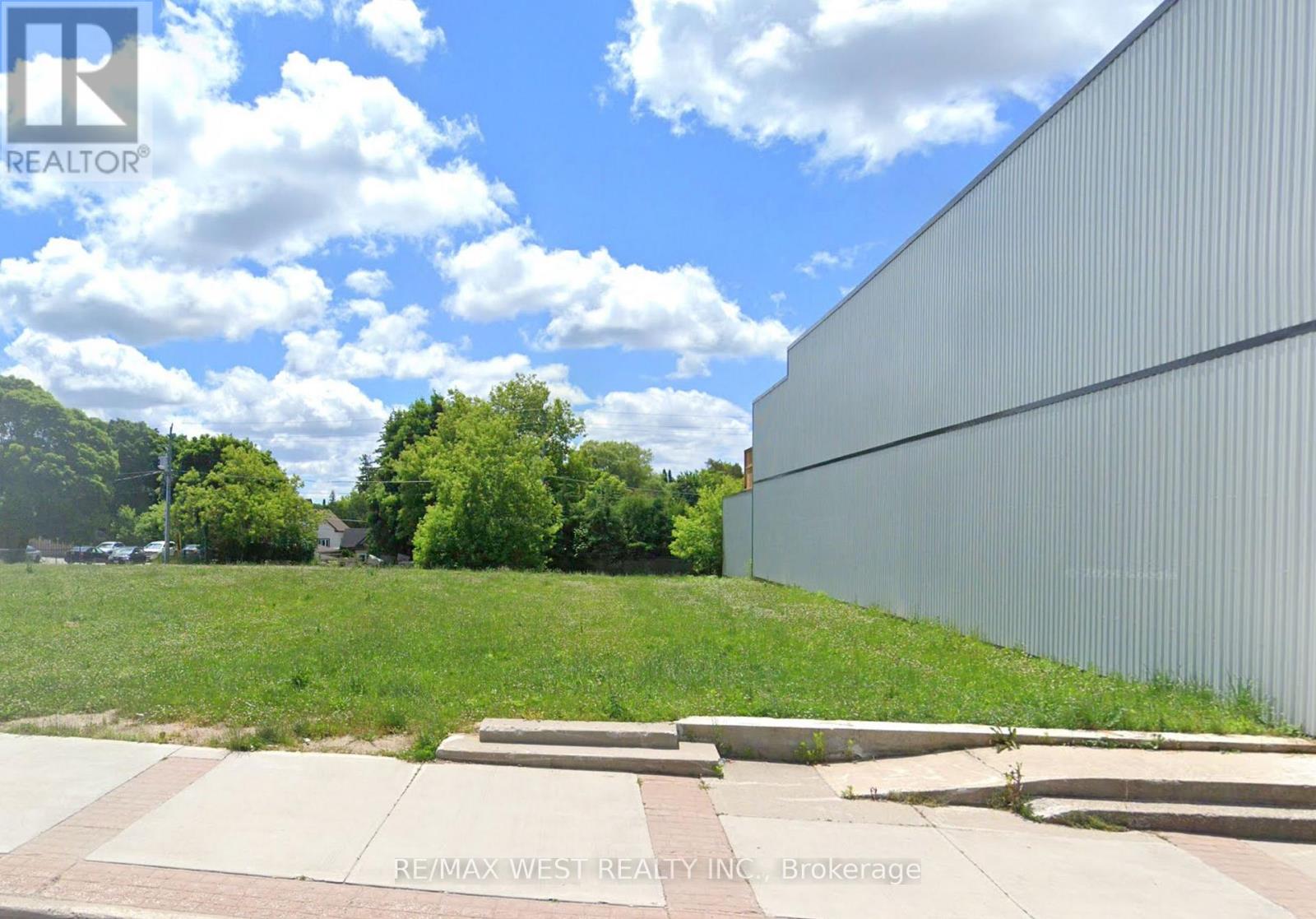 311 10th Street, Hanover, ON photo 1