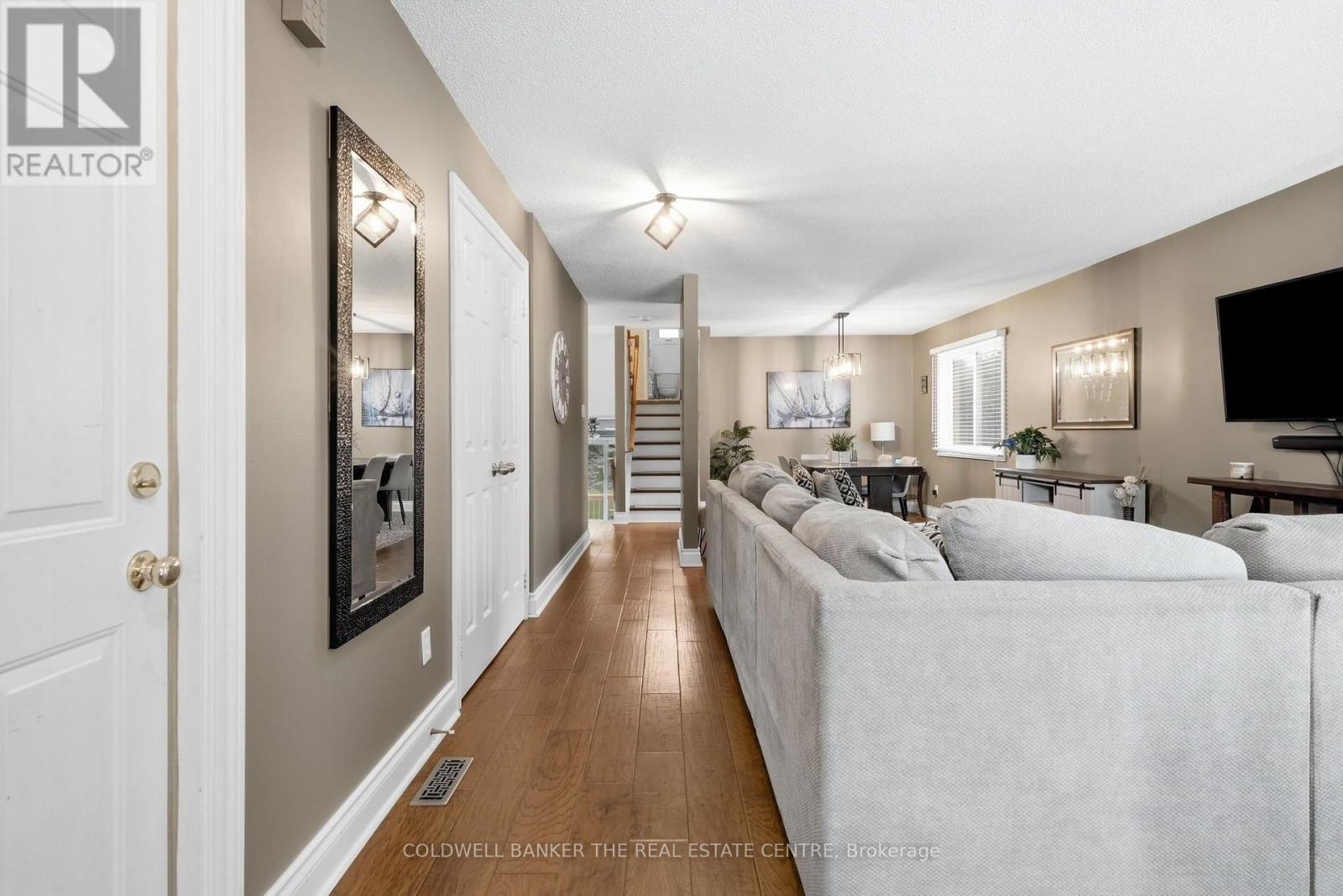 31 KARSH CRESCENT, Hamilton (Waterdown) — photo 3