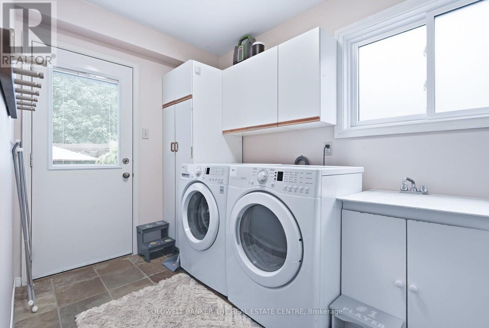 31 KARSH CRESCENT - 32