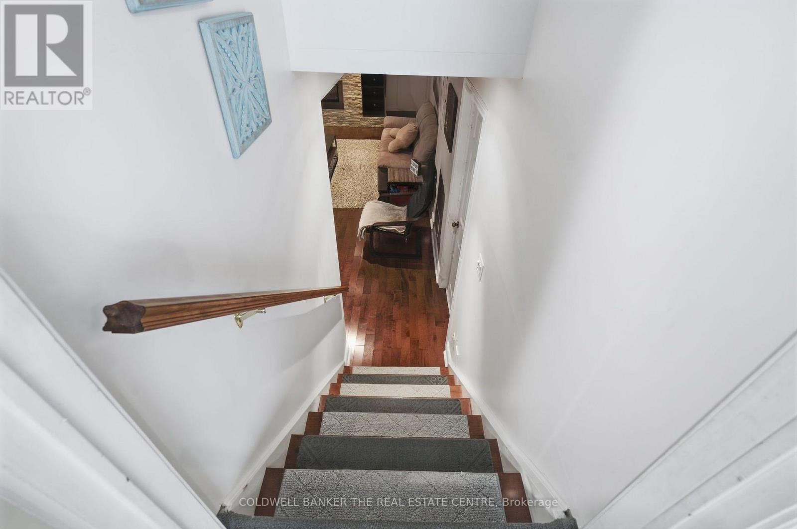 31 KARSH CRESCENT - 33