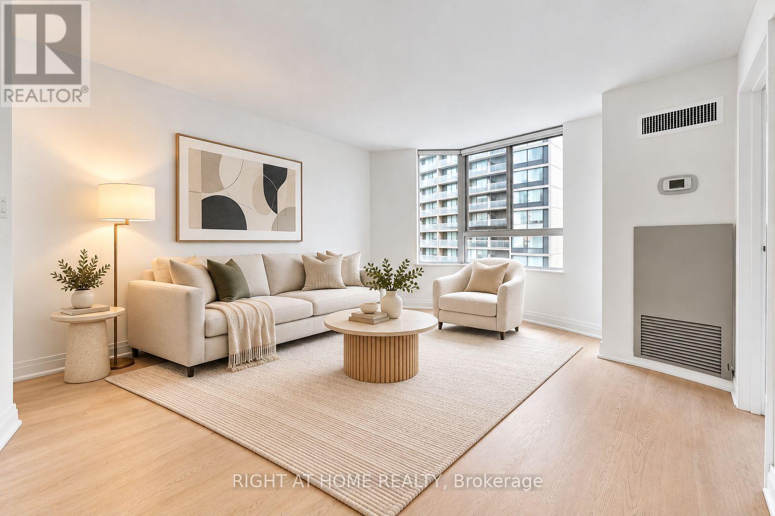 44 Gerrard Street West — photo 16