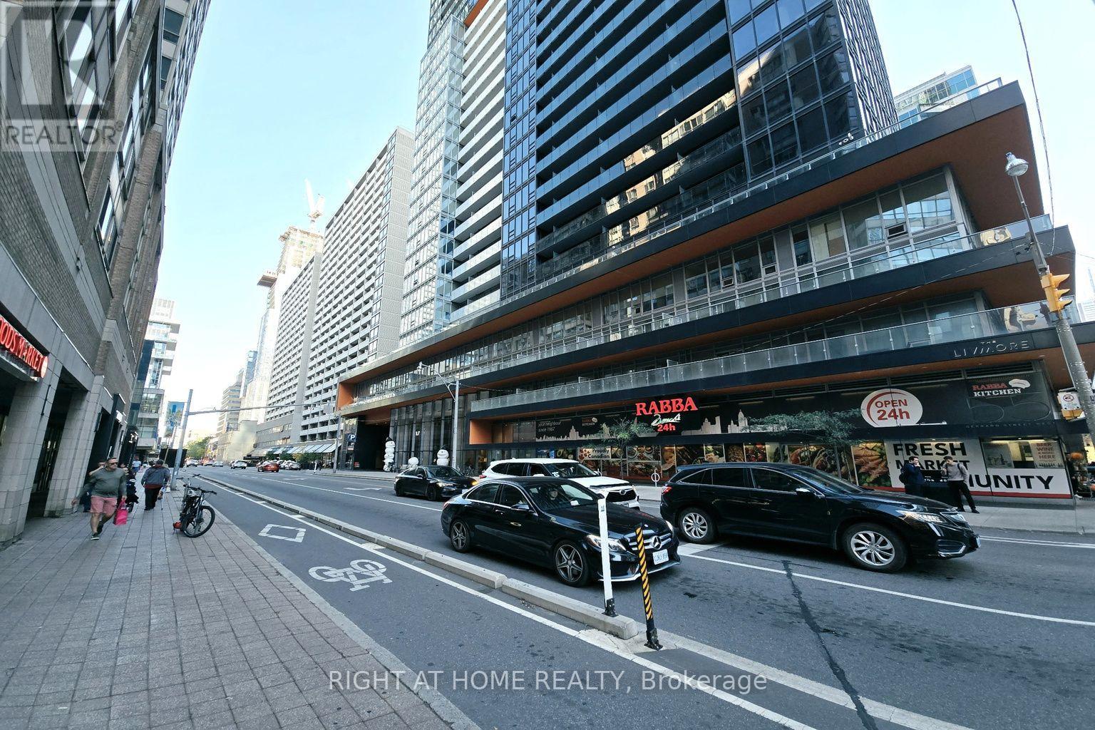 44 Gerrard Street West — photo 42