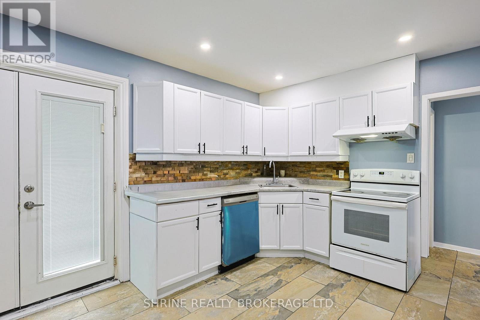 321 Salisbury Street — photo 4