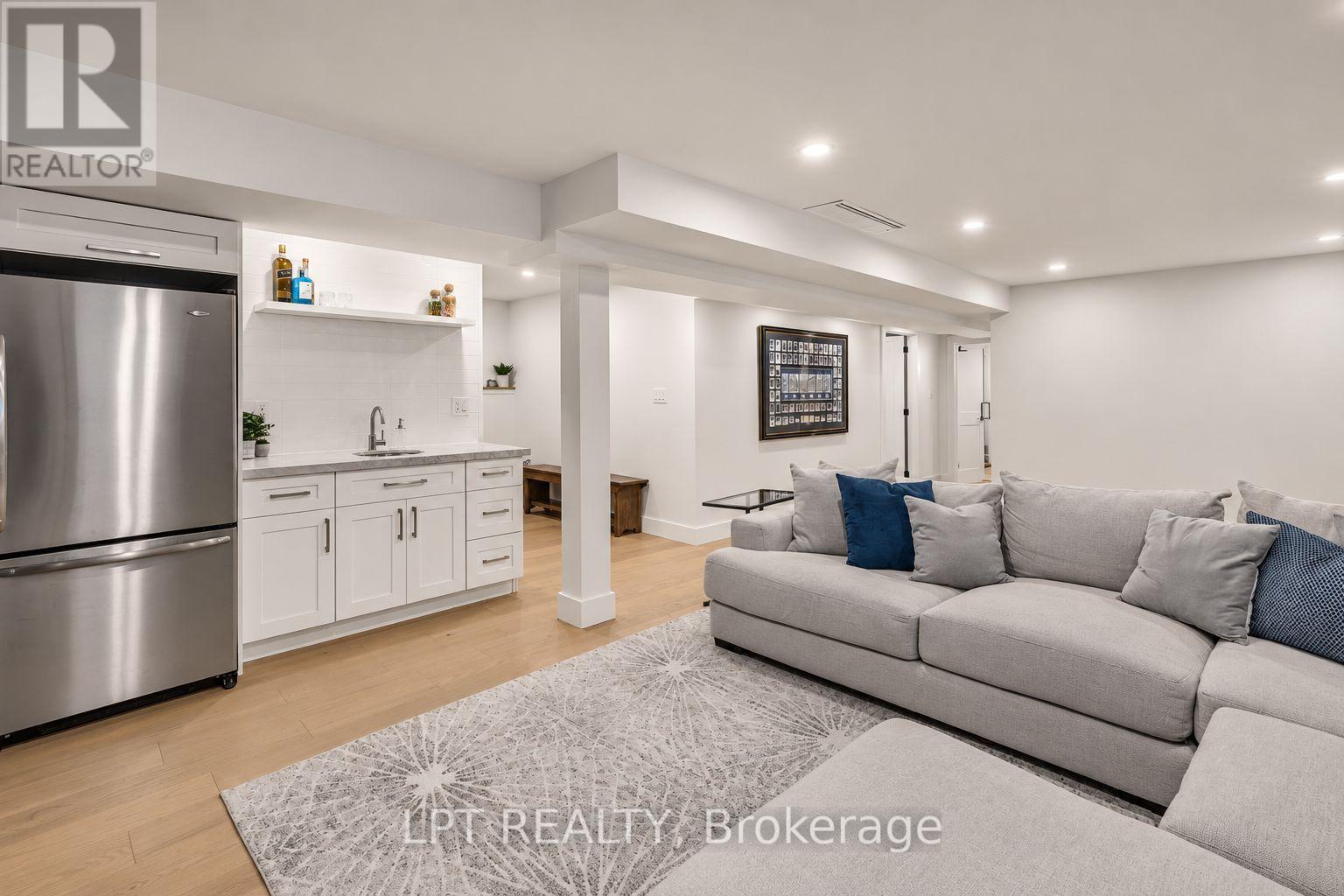 68 49th Street North, Wasaga Beach, ON photo 32