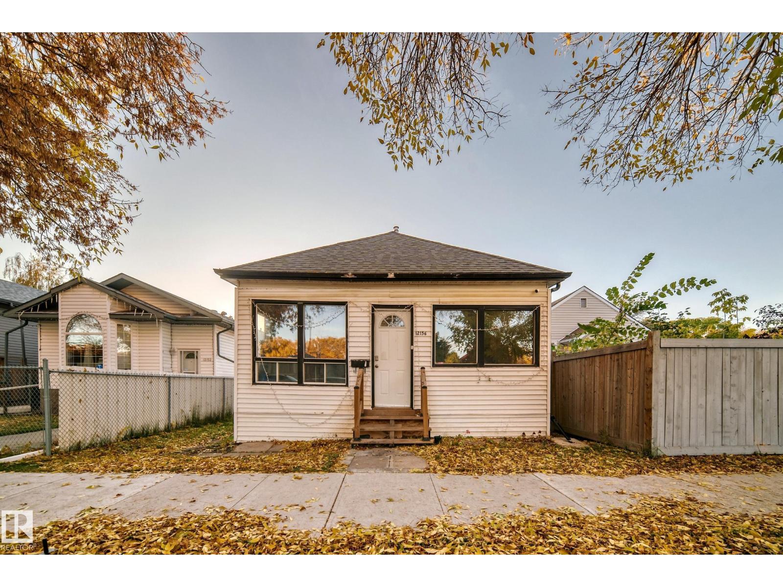 12156 92 ST NW - 23