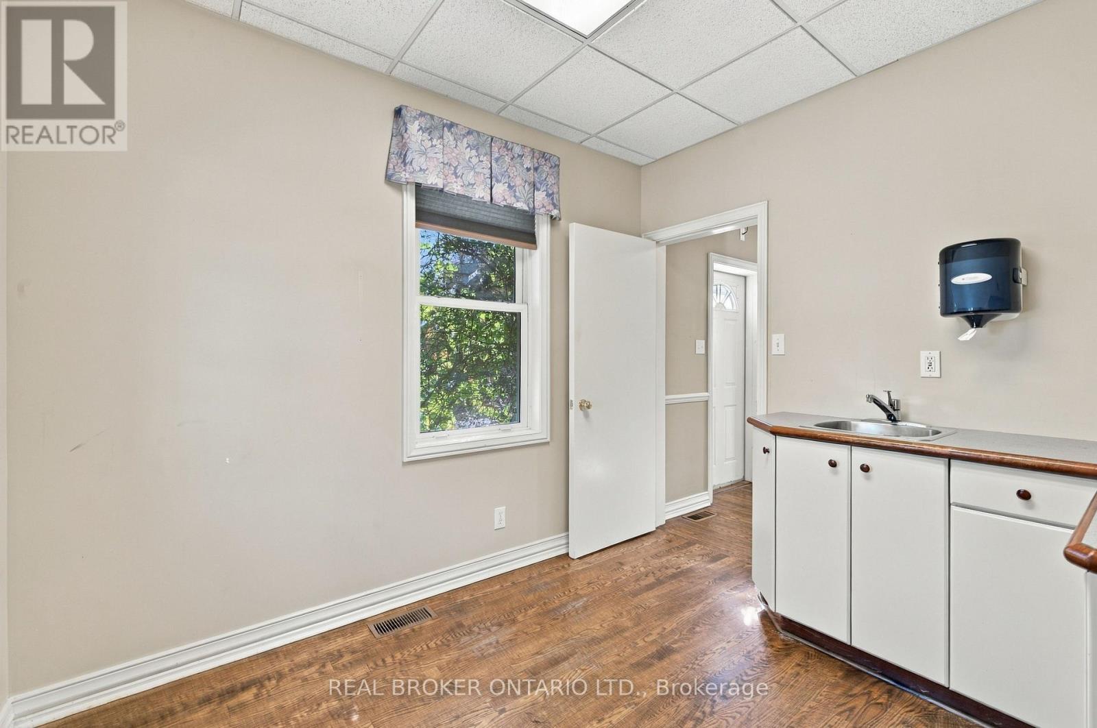 69 Lake Avenue West — photo 17