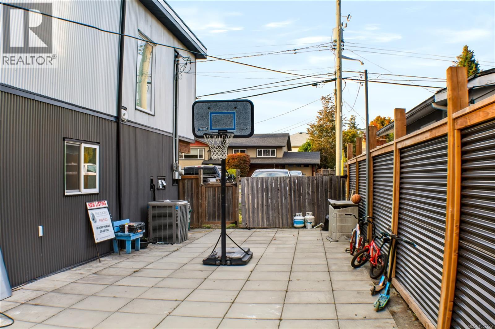 635 Hoffman Ave - 32