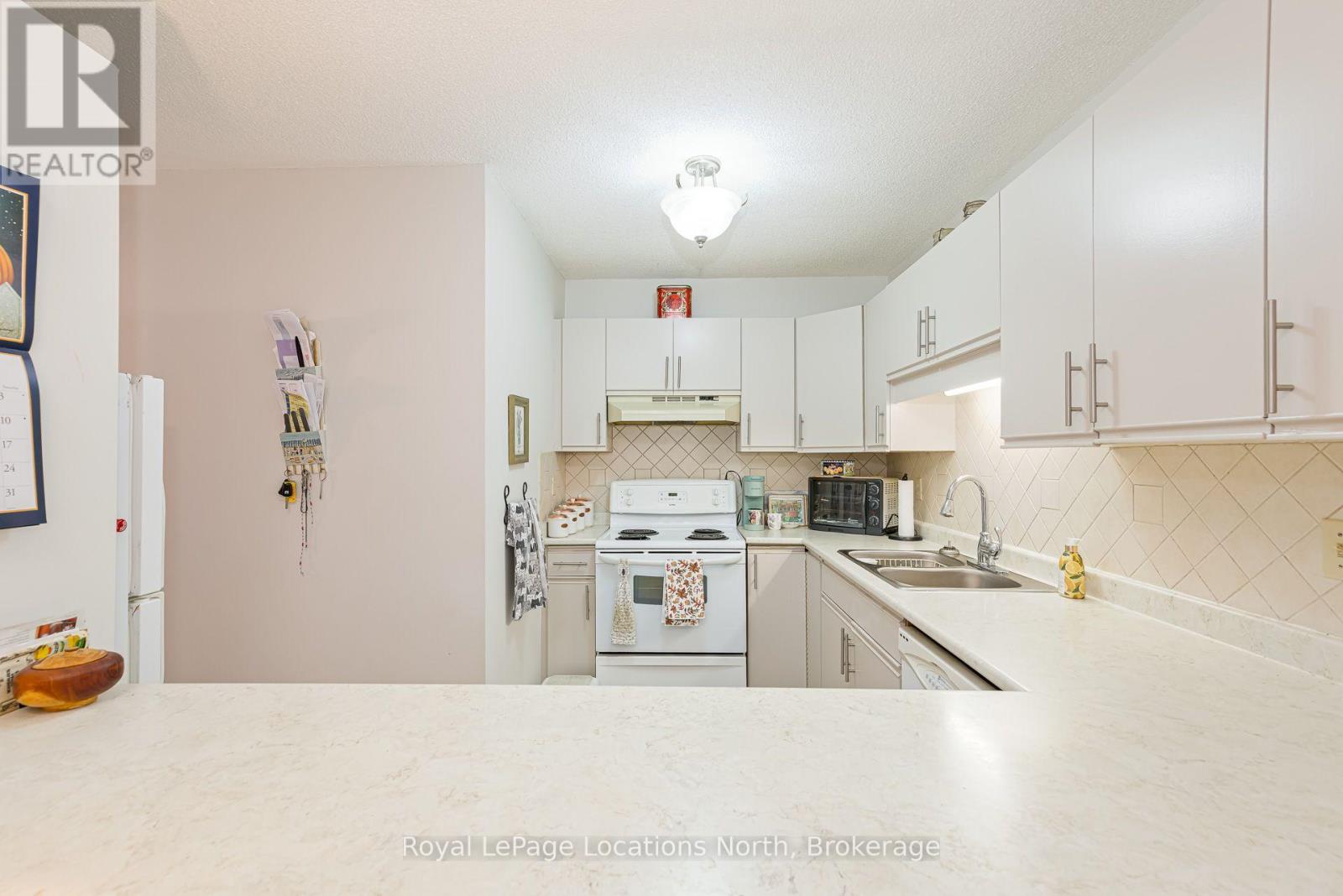 403 Thomas Street South — photo 11