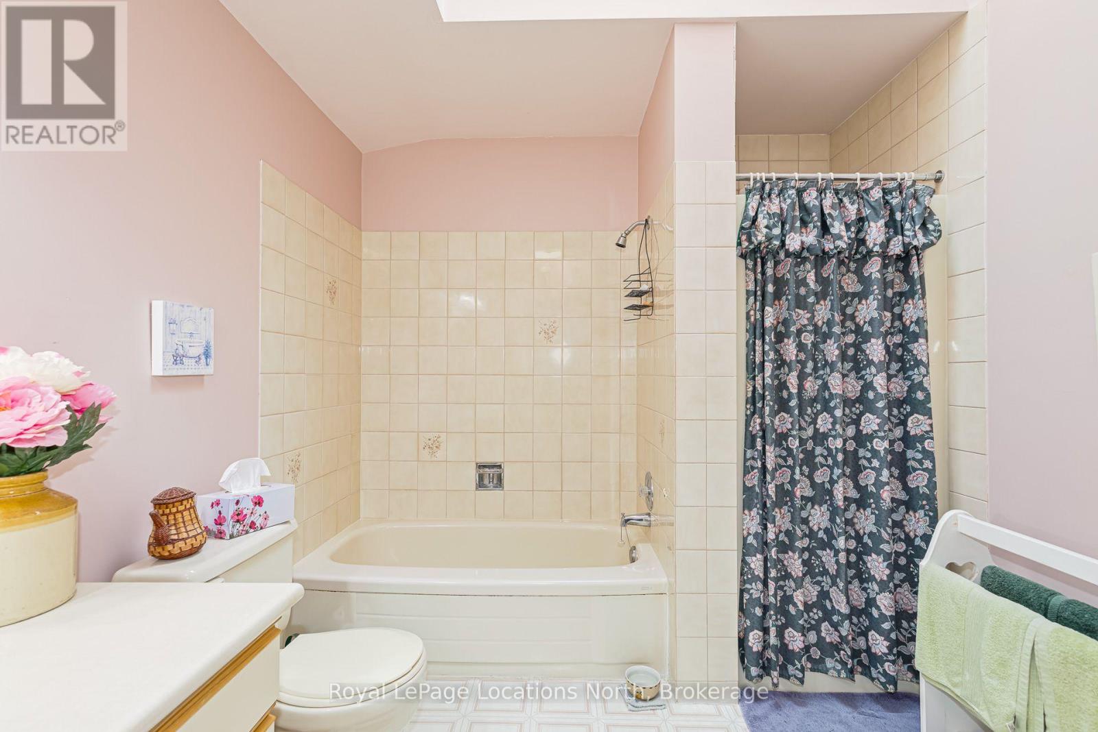 403 Thomas Street South — photo 31