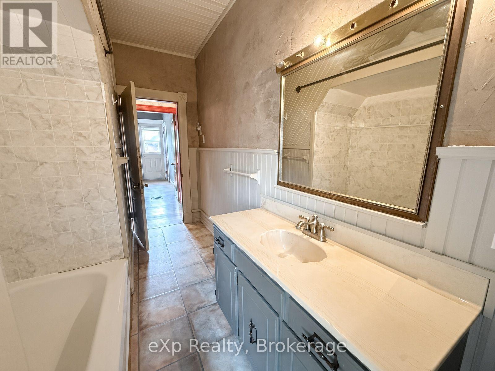 388 11TH STREET - 20