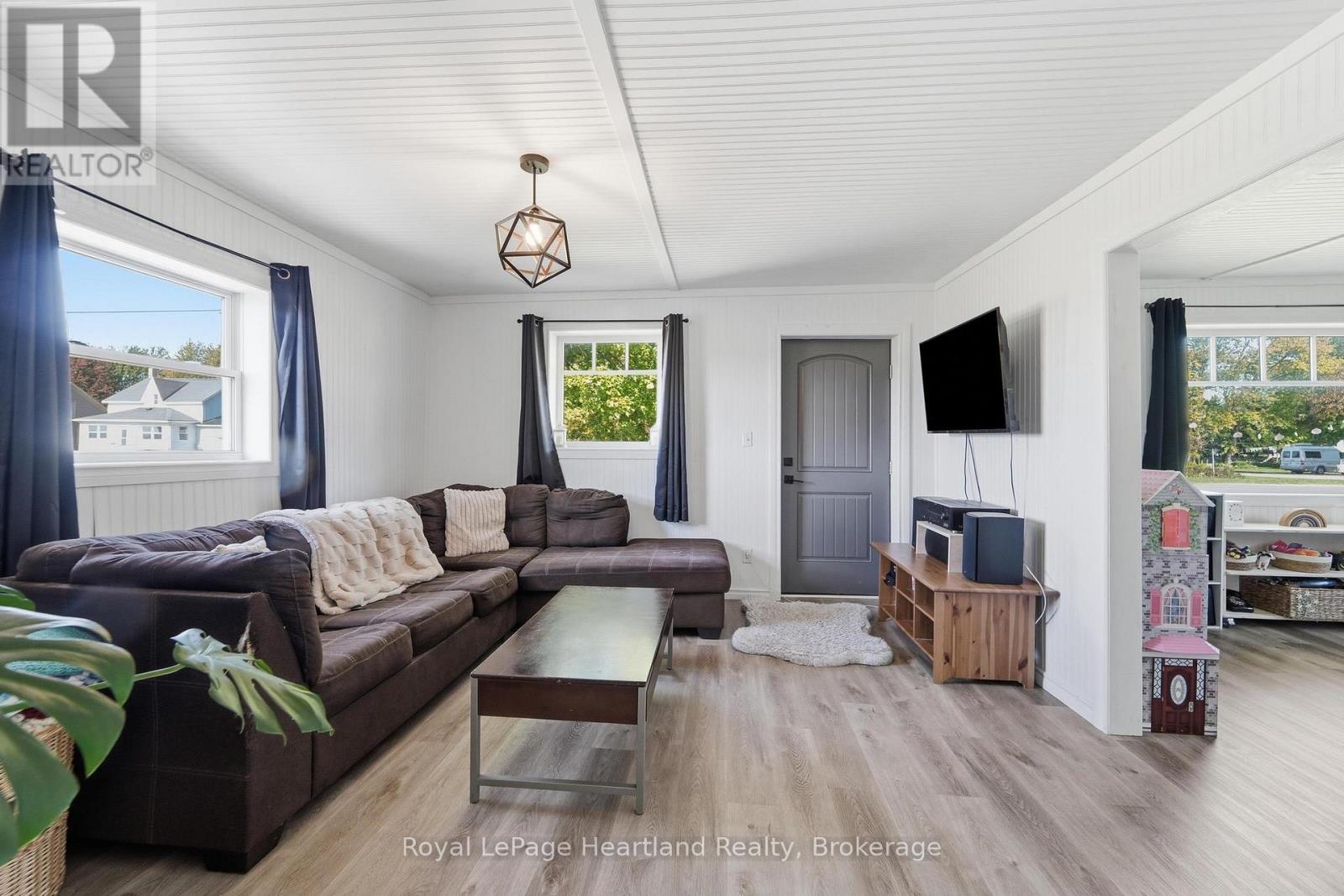 33 MILL ROAD - 19